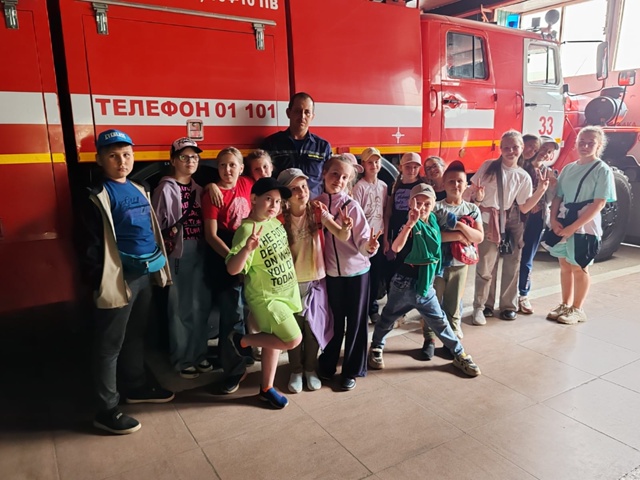 ‍ Воспитанники лагеря &quot;Непоседы&quot; Центра развития творчества детей и молодежи в городе Тейково совершили увлекательную экскурсию в пожарную часть № 23..