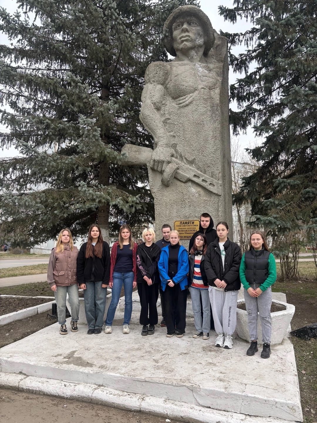 Студенты Тейковского многопрофильного колледжа, под руководством опытных наставников — Ксении Валерьевны Бурлаковой и Алисы Сергеевны Галяминой, приняли участие во Всероссийской акции «Улица в лицах»..