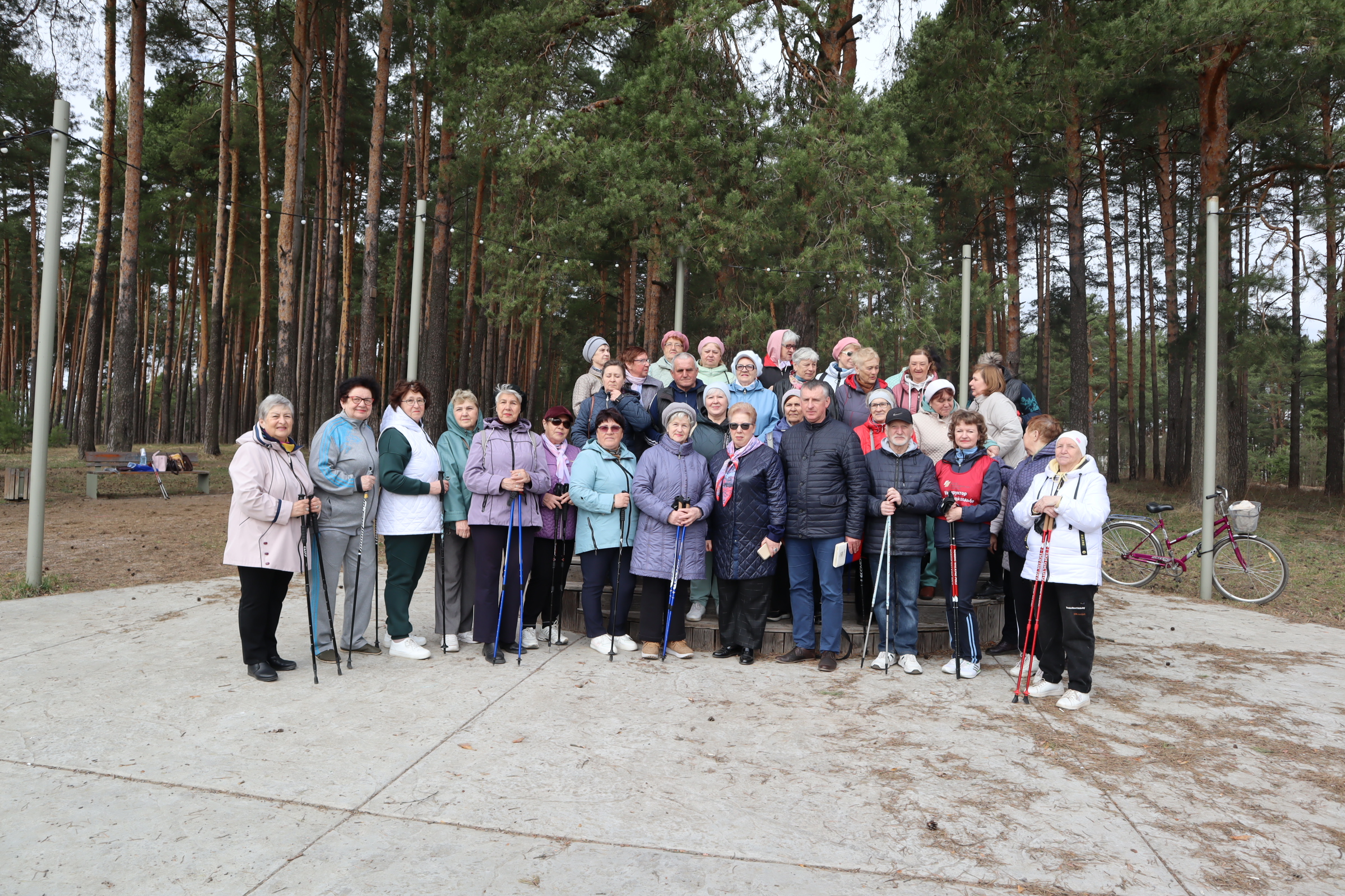 12 апреля 2024 года в городе Тейково в местечке «Генеральский пруд» состоялась открытая тренировка (мастер-класс) по северной ходьбе для людей старшего поколения..