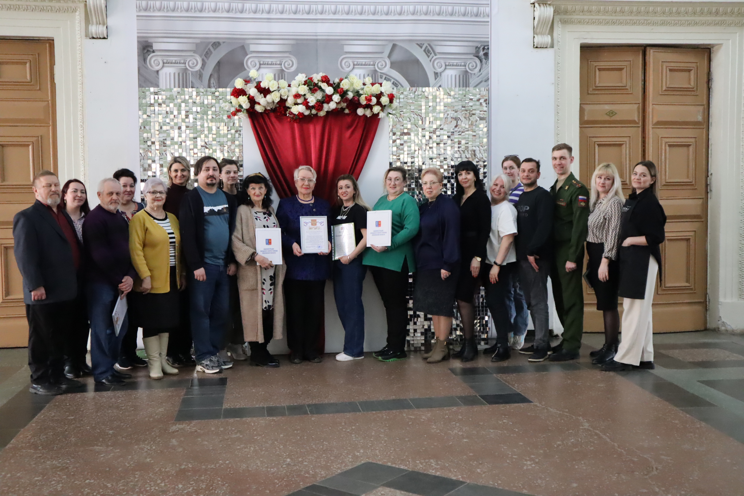 Глава г.о. Тейково совместно с председателем городской Думы Натальей Ковалевой поздравили работников культуры с их профессиональным праздником..