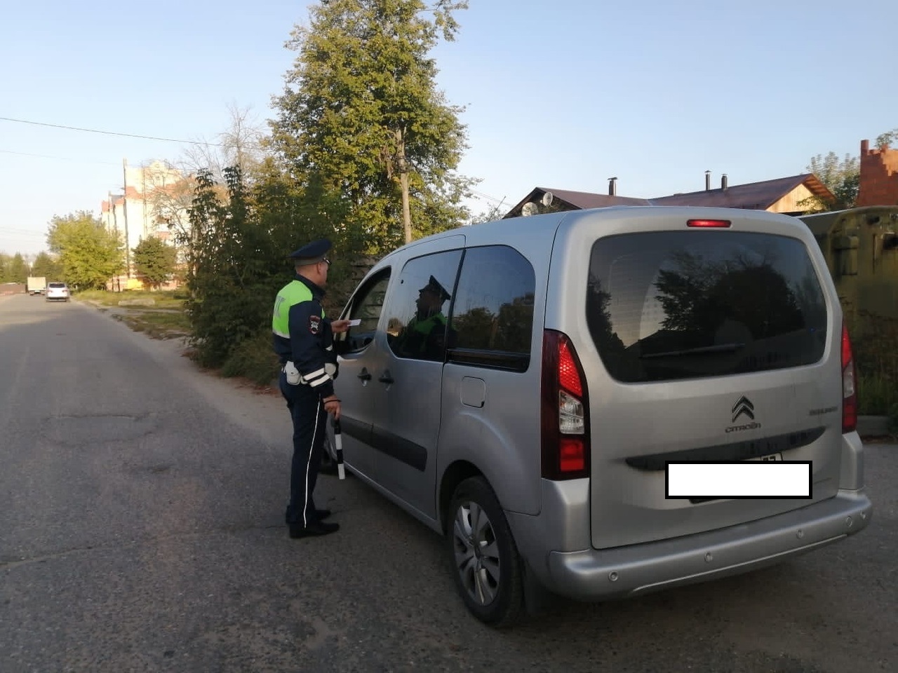 В городе Тейково сотрудники Госавтоинспекции проверили водителей на соблюдение правил перевозки детей- пассажиров..