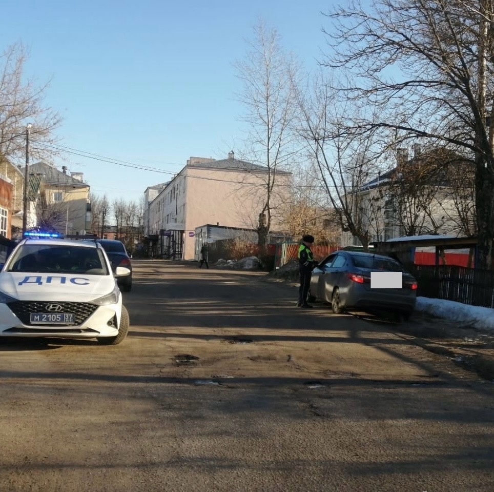  В городе Тейково сотрудники Госавтоинспекции проверили водителей на соблюдение правил перевозки детей- пассажиров..