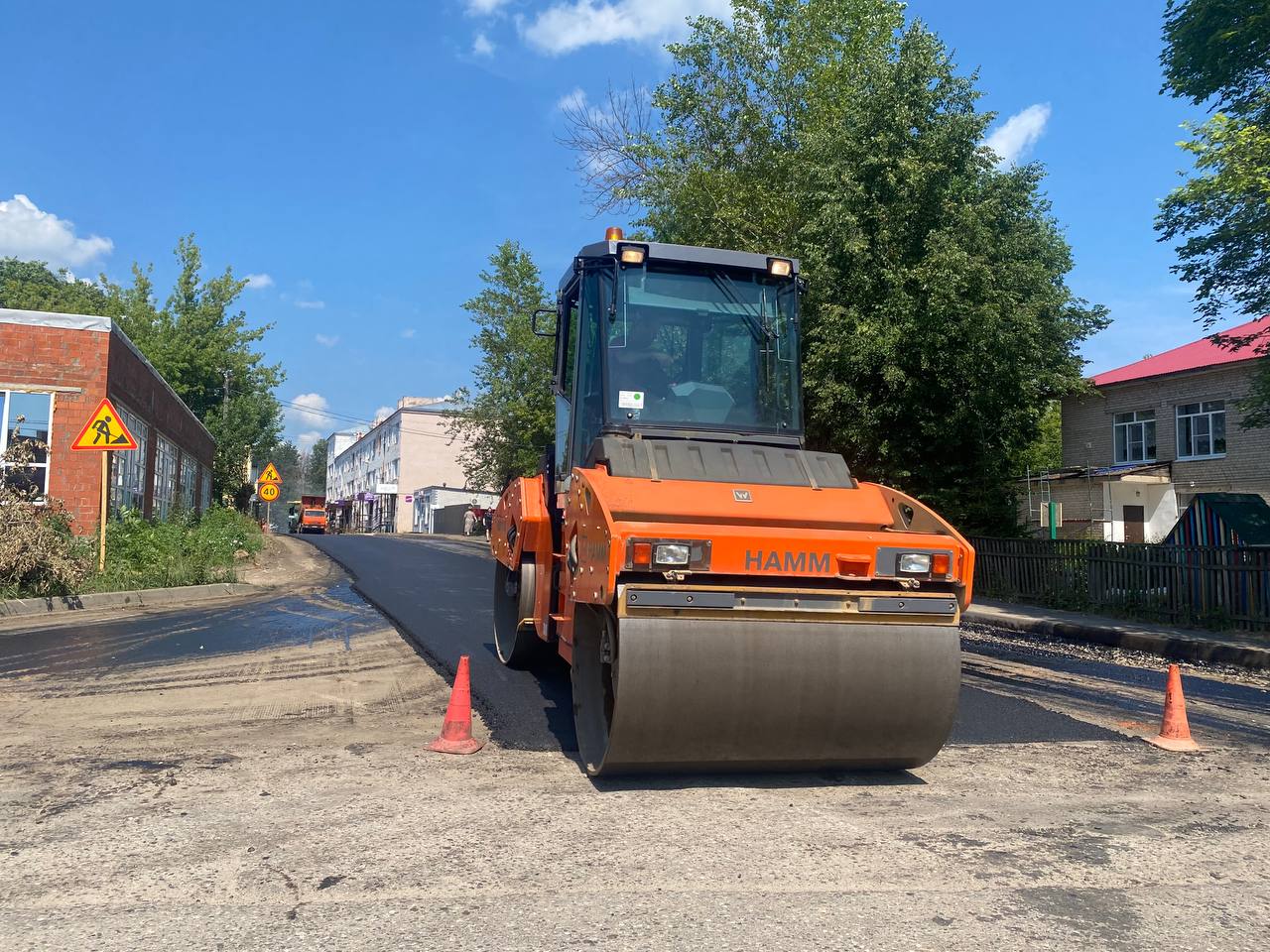 В переулке Кузьмина активно ведутся ремонтные работы..