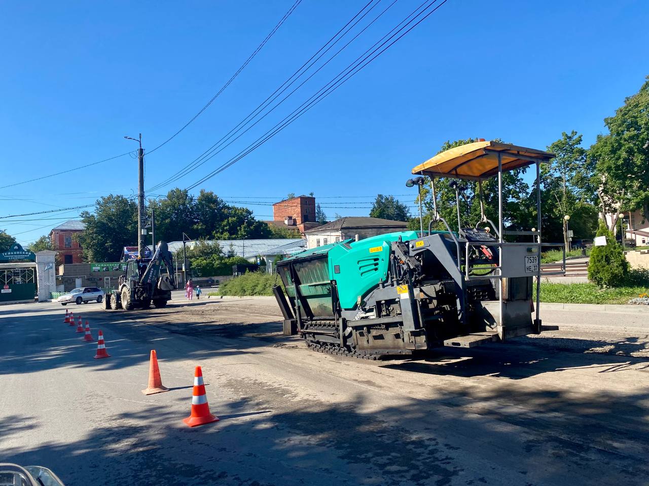 В нашем городе продолжаются работы по ремонту дорог..