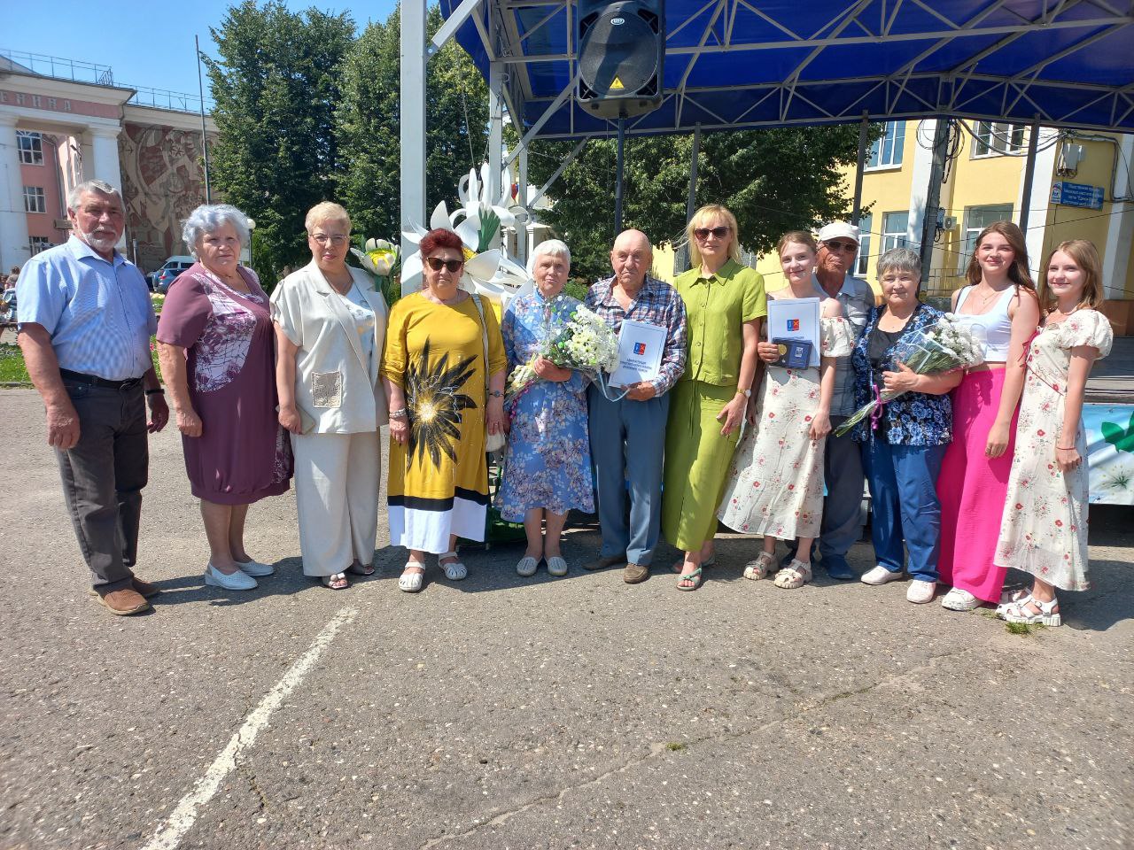 Сегодня, на главной площади нашего города прошло торжественное мероприятие посвященное Дню семьи, любви и верности!.