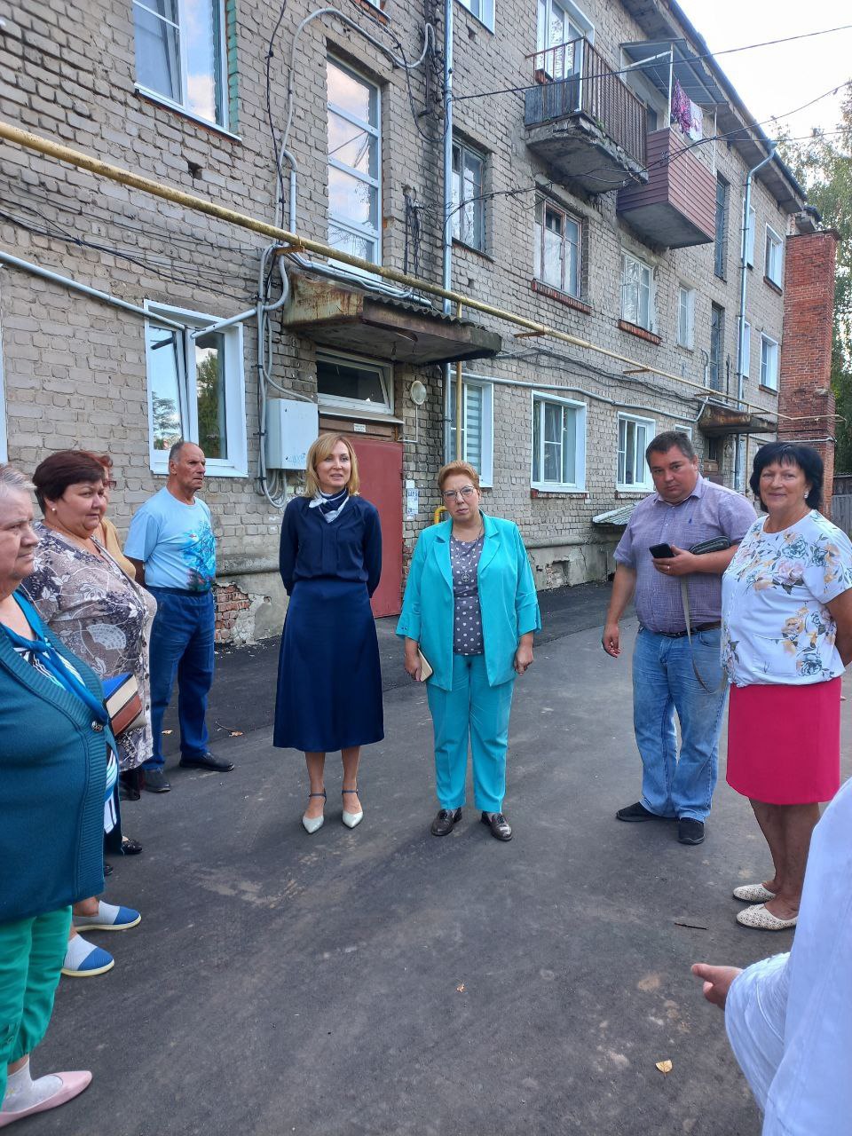 30 августа глава городского округа Тейково Светлана Семенова совместно c депутатом Ивановской областной Думы Ольгой Гусевой и жителями провели общественную приемку работ..