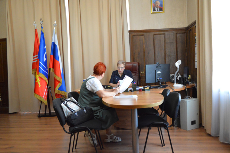 Глава городского округа Тейково провела прием граждан по личным вопросам. Основные темы обращений касались благоустройства территории.. Глава городского округа Тейково провела прием граждан по личным вопросам. Основные темы обращений касались благоустройства территории..