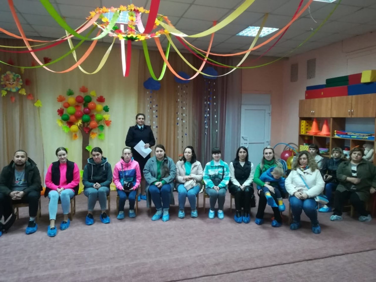 Инспектор Госавтоинспекции принял участие в родительских собраниях в детском саду №1 и № 2 г. Тейково. Инспектор Госавтоинспекции принял участие в родительских собраниях в детском саду №1 и № 2 г. Тейково.