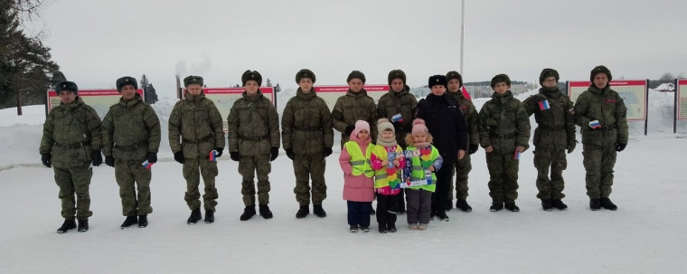 Сотрудники Госавтоинспекции совместно с воспитанниками детского сада «Аленушка» г. Тейково провели акцию «Письмо военным».. Сотрудники Госавтоинспекции совместно с воспитанниками детского сада «Аленушка» г. Тейково провели акцию «Письмо военным»..