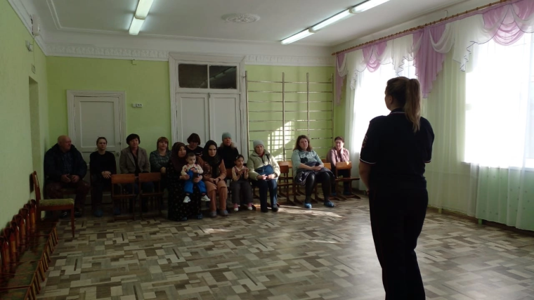 Сотрудники Госавтоинспекции провели родительское собрание в Петровском детском саду.. Сотрудники Госавтоинспекции провели родительское собрание в Петровском детском саду..