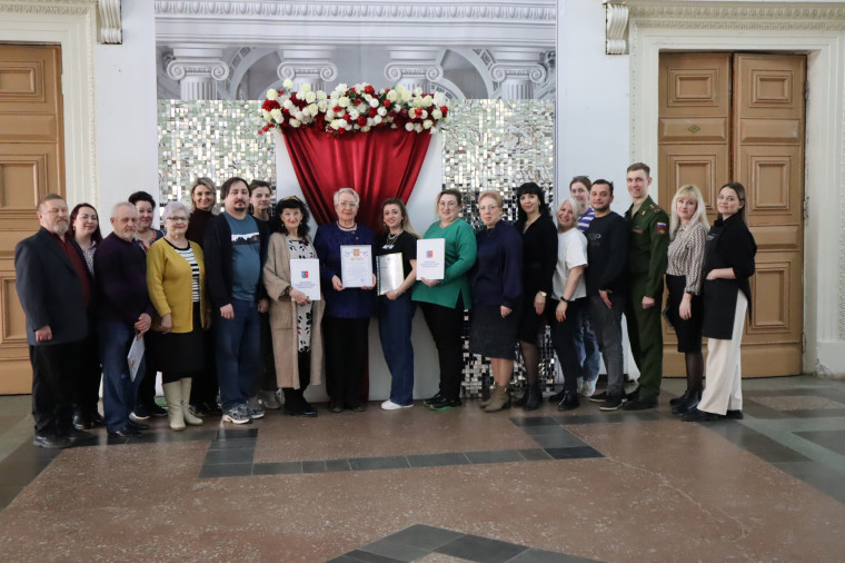 Глава г.о. Тейково совместно с председателем городской Думы Натальей Ковалевой поздравили работников культуры с их профессиональным праздником.. Глава г.о. Тейково совместно с председателем городской Думы Натальей Ковалевой поздравили работников культуры с их профессиональным праздником..