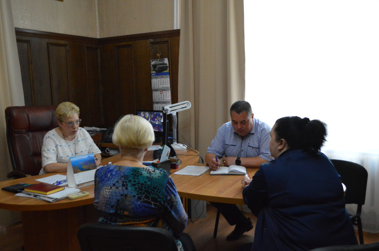 Сегодня глава городского округа Тейково Светлана Семенова провела прием граждан по личным вопросам. В ходе приема были рассмотрены обращения по жилищным вопросам.. Сегодня глава городского округа Тейково Светлана Семенова провела прием граждан по личным вопросам. В ходе приема были рассмотрены обращения по жилищным вопросам..