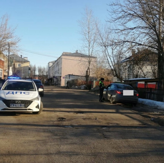 В городе Тейково сотрудники Госавтоинспекции проверили водителей на соблюдение правил перевозки детей- пассажиров.. В городе Тейково сотрудники Госавтоинспекции проверили водителей на соблюдение правил перевозки детей- пассажиров..