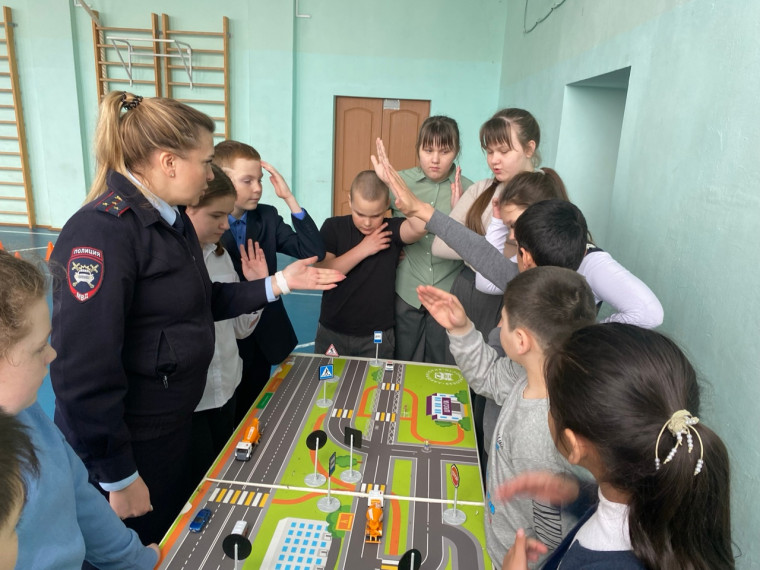 В гостях у школьников Петровской СШ Гаврилово - Посадского района побывала «Лаборатория безопасности». В гостях у школьников Петровской СШ Гаврилово - Посадского района побывала «Лаборатория безопасности».