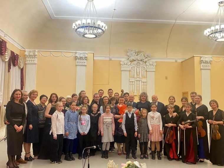 15 апреля 2024 года ученики школы с родителями вместе с преподавателем по классу скрипки Одинцовой Анной Сергеевной посетили Юбилейный концерт Заслуженного работника культуры РФ Валентины Александровны Новиковой «Смычок касается души…». 15 апреля 2024 года ученики школы с родителями вместе с преподавателем по классу скрипки Одинцовой Анной Сергеевной посетили Юбилейный концерт Заслуженного работника культуры РФ Валентины Александровны Новиковой «Смычок касается души…».