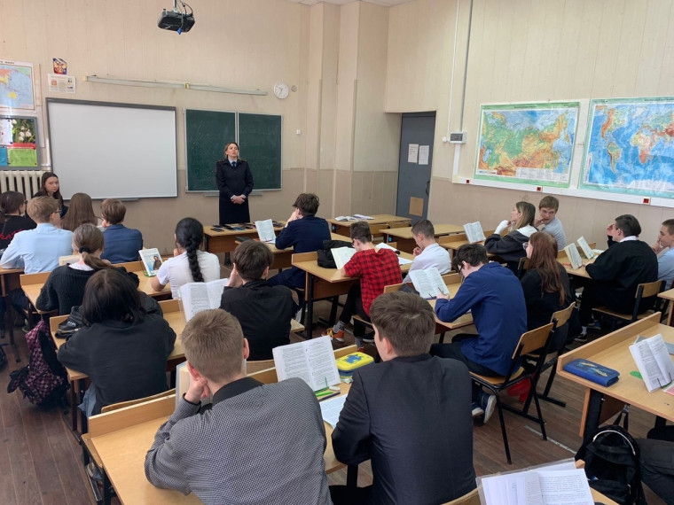 Сотрудники Госавтоинспекции провели беседы с учащимися 1 школы г. Тейково.. Сотрудники Госавтоинспекции провели беседы с учащимися 1 школы г. Тейково..