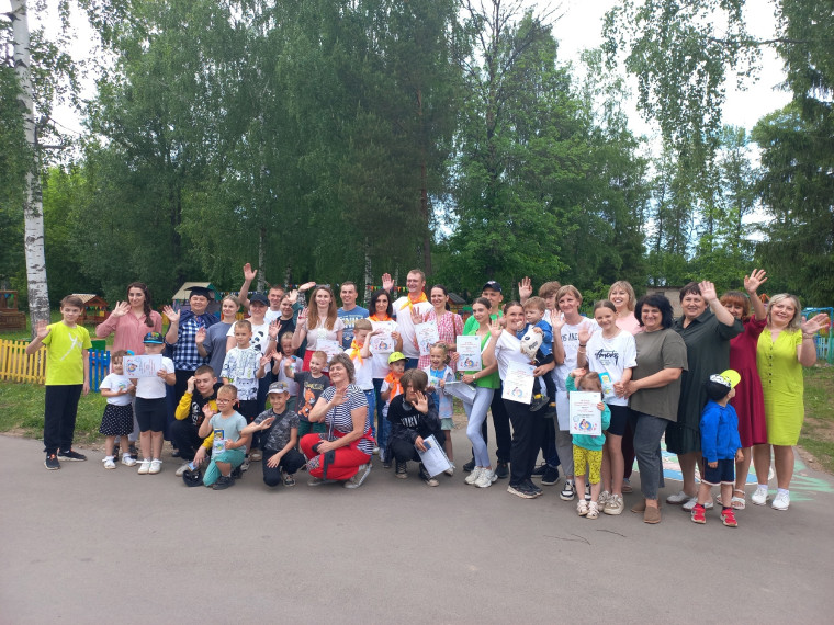В детском саду №10 "Звёздочка" прошел увлекательный семейный квест "Играем и учимся - вместе!", посвящённый празднованию Года семьи.. В детском саду №10 "Звёздочка" прошел увлекательный семейный квест "Играем и учимся - вместе!", посвящённый празднованию Года семьи..