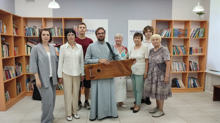 Ветераны города Тейково и учащиеся школы № 10 посетили Тейковскую городскую библиотеку. Ветераны города Тейково и учащиеся школы № 10 посетили Тейковскую городскую библиотеку.