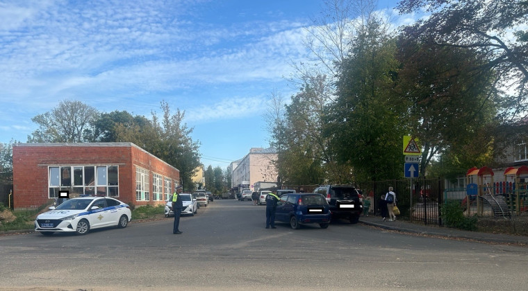 В городе Тейково сотрудники Госавтоинспекции проверили водителей на соблюдение правил перевозки детей- пассажиров.. В городе Тейково сотрудники Госавтоинспекции проверили водителей на соблюдение правил перевозки детей- пассажиров..
