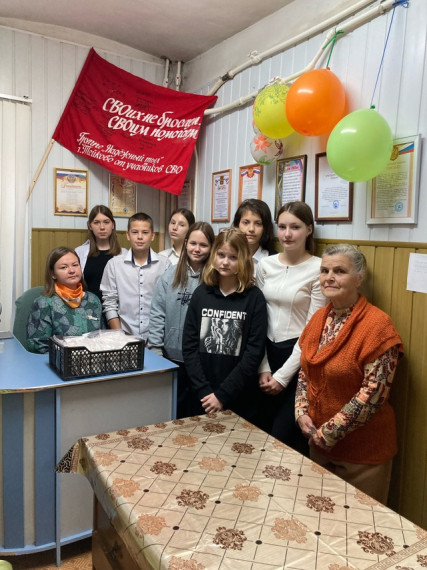 Сегодня в штабе «Надежного тыла» состоялся мастер-класс по изготовлению сухого армейского душа с учащимися 4-й школы.. Сегодня в штабе «Надежного тыла» состоялся мастер-класс по изготовлению сухого армейского душа с учащимися 4-й школы..
