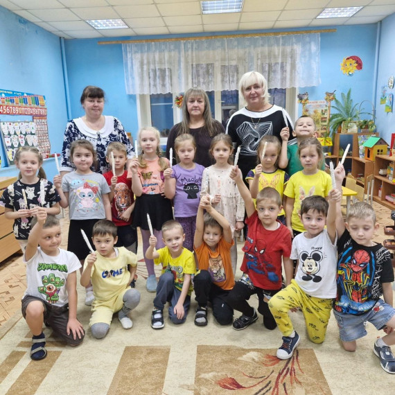 Для воспитанников детского сада №2 активисты штаба # МыВместе провели интересное занятие, на котором дети научились делать спички длительного горения и окопные свечи.. Для воспитанников детского сада №2 активисты штаба # МыВместе провели интересное занятие, на котором дети научились делать спички длительного горения и окопные свечи..