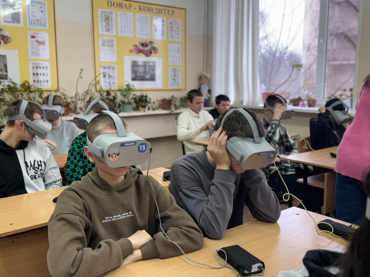 В честь Дня Героев Отечества и в рамках военно-патриотического воспитания студентов в Тейковском многопрофильном колледже состоялось виртуальное путешествие по великой русской реке Волге — от её истока до устья!. В честь Дня Героев Отечества и в рамках военно-патриотического воспитания студентов в Тейковском многопрофильном колледже состоялось виртуальное путешествие по великой русской реке Волге — от её истока до устья!.